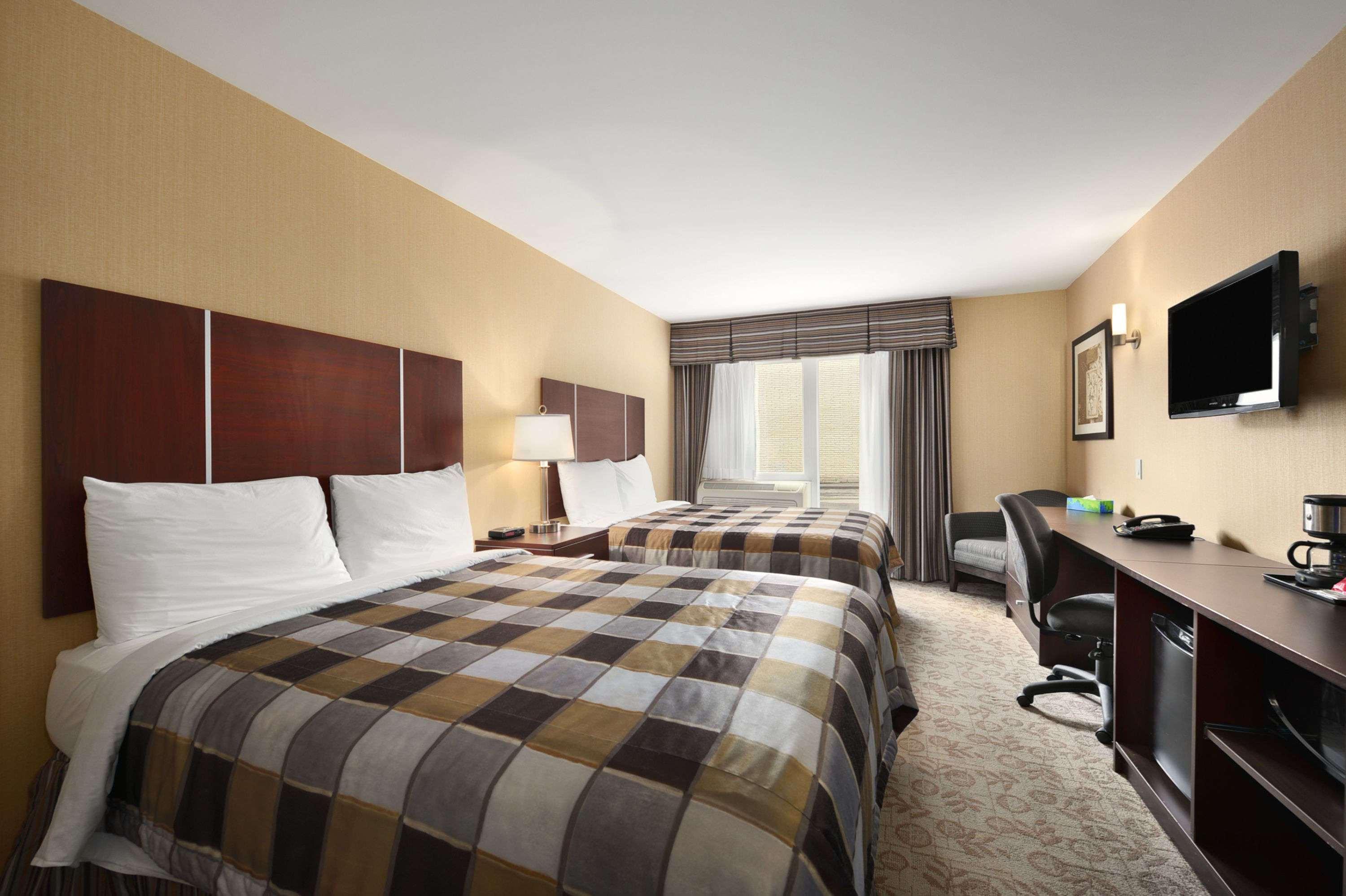 Days Inn By Wyndham ברמפטון מראה חיצוני תמונה