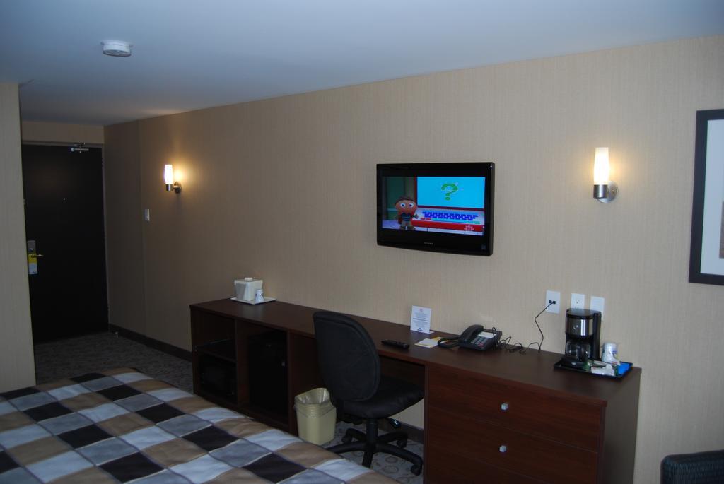 Days Inn By Wyndham ברמפטון מראה חיצוני תמונה